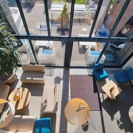 أزور إن أردين 4* دربي