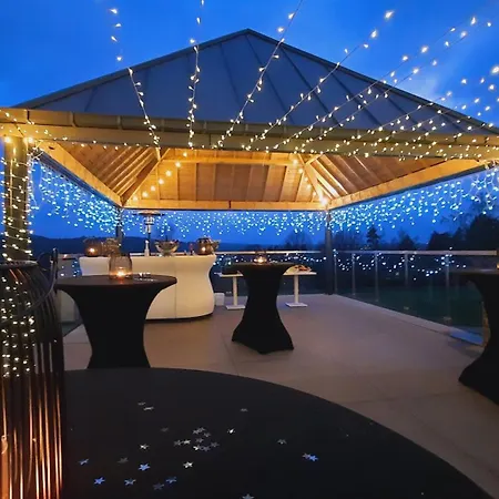 أزور إن أردين فندق 4*