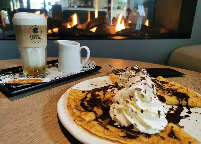 Azur En Ardenne 호텔 4*